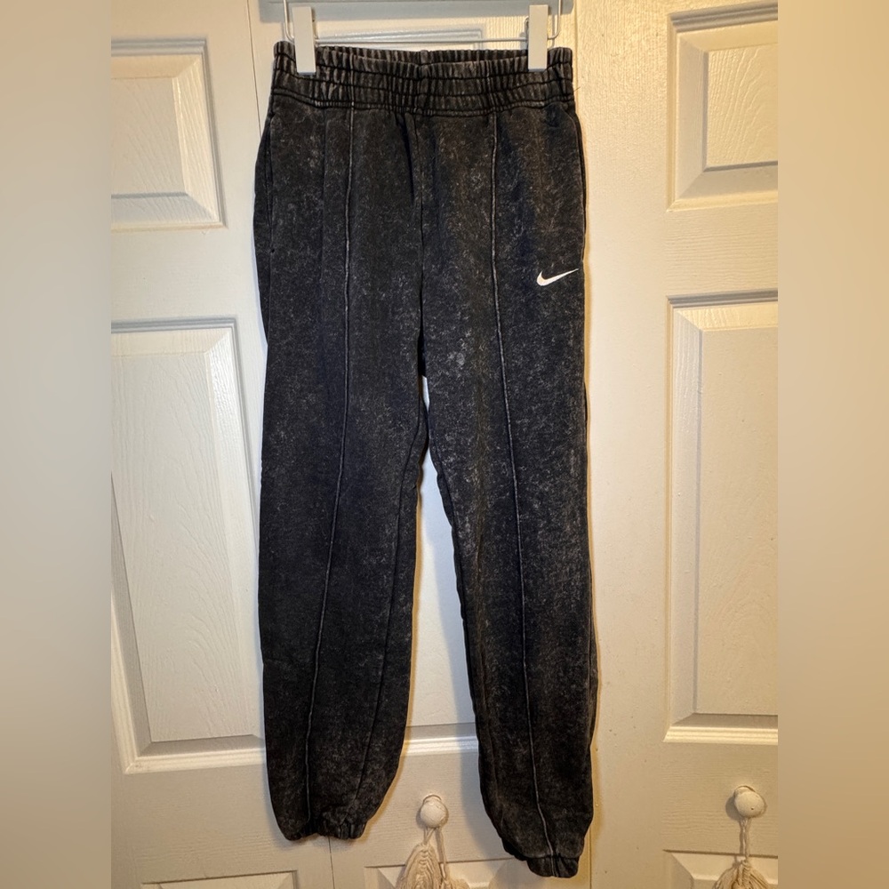 Nike sportswear essential collection! | NIKE